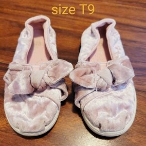 TOMS size T9, pink velvet shoe